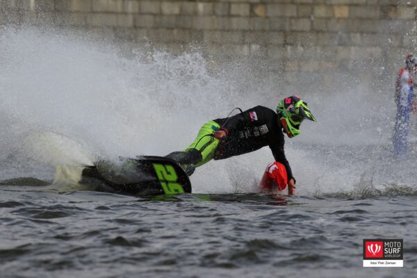 F4018699-3554-4273-85BC-58FE7F7559FF